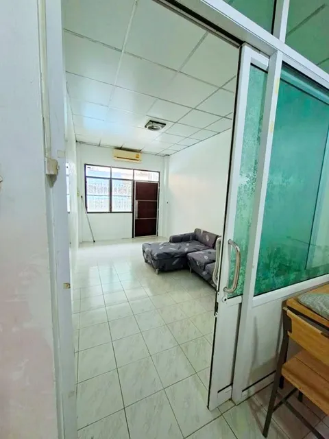 จรัญ71-77 ให้เช่าทาวน์เฮ้าส์ 3 ชั้น พร้อมเฟอร์ฯ MRT บางพลัด 1.8 กม. 4นอน 3 น้ำ 220 ตร.ม. 20 ตร.วา. ม.ราชภัฏสวนสุนันทา 2.