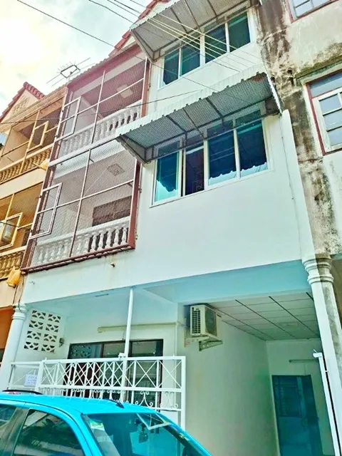 จรัญ71-77 3 น้ำ 222 ตร.ม. 22 ตร.วา. MRT บางพลัด 1.8 กม. ให้เช่าทาวน์เฮ้าส์ 3 ชั้น พร้อมเฟอร์ฯ 4นอน ม.ราชภัฏสวนสุนันทา 2.