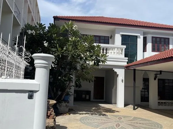 ให้เช่าบ้านเดี่ยว 2 ชั้น 90 ตร.ว. ถนนพระรามที่ 5 ซอยราชวิถี 32 เขตดุสิต รีโนเวทใหม่ทั้งหลัง