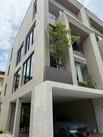 ให้เช่าโฮมออฟฟิศ 4 ชั้น 527 ตร.ม. มีลิฟต์ ย่านนาคนิวาส ติดถนนหลัก ใกล้เลียบด่วน