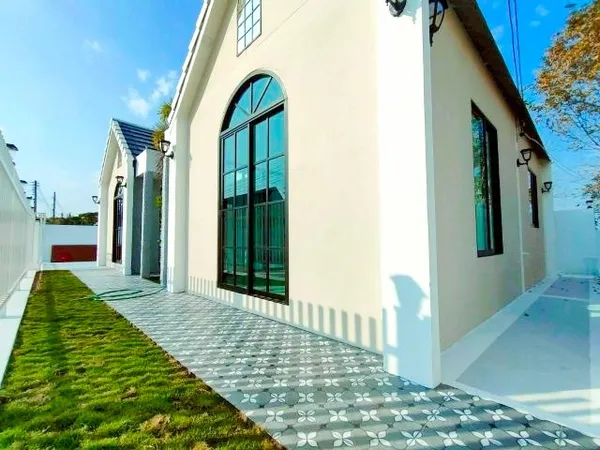 สันป่าตอง เชียงใหม่ 54ตร.วา วัดพระเจ้าสององค์ 500 ม. ให้เช่าบ้าน 3นอน 2 น้ำ .เทศบาล ต.ยุหว่า 1.8 กม. ตกแต่งครบพร้อมเฟอร์