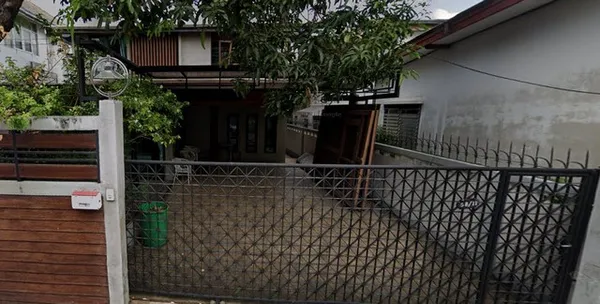 บ้าน บ้านเดี่ยว ลาดพร้าว 41 ใกล้กับ สามารถใช้ทางเข้าออกได้หลายเส้นทาง (รัชดา, ลาดพร้าว, ลาดพร้าว-วังหิน) และอยู่ห่างสถาน