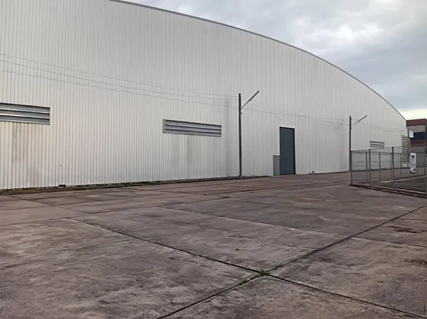 ให้เช่าโกดังทุ่งสุขลาอำเภอศรีราชาจังหวัดชลบุรี ให้เช่าโกดัง 2 โกดัง:1.ขนาด 4000 ตรม. 2.ขนาด 9700 ตรม.