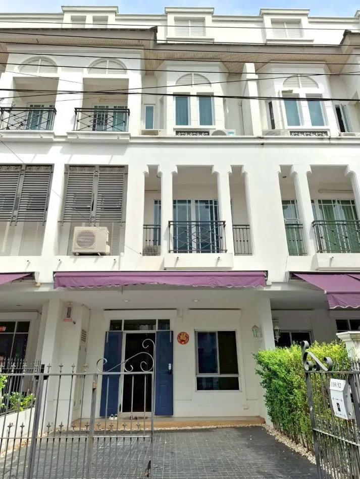 ทาวน์โฮม 3 ชั้น Leon Sukhumvit 62 ลีออง สุขุมวิท 6