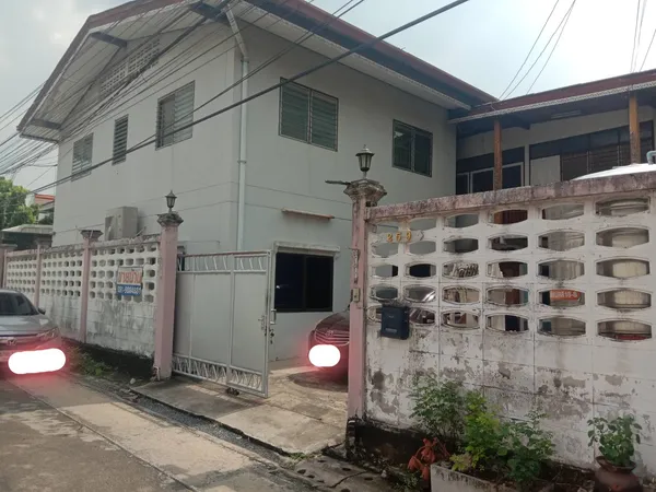 ขายบ้านเดี่ยว 2 ชั้น พร้อมห้องเช่า 85 ตรว. ทำเลดี ซอยวิภาวดีรังสิต 42 แยก 18-6 ใกล้รถไฟฟ้า