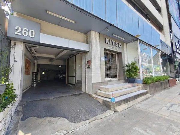 ขายอาคารพาณิชย์ 5 ชั้นครึ่ง รวมดาดฟ้า ใจกลางรัชดา-ห้วยขวาง 1,800 ตรม. ติดถนนรัชดาภิเษก ใกล้ MRT ห้วยขวาง เพียง 350 เมตร