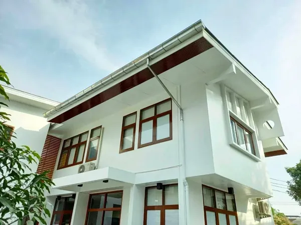 รพ.เกษมราษฎร์ 900 ม. Airbnbรัชดา 6นอน ม.เซ็นจอห์น 2.3 กม. ถ.ประชาชื่น25 MRTบางซื่อ ให้เช่าบ้าน 2 ชั้นหลังใหญ่ 7น้ำ 90 ตร