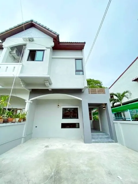 รร.นานาชาติแอดเวนต์รามคำแหง MRTหัวหมาก800ม. รพ.รามคำแหง 400 ม.ให้เช่าทาวน์โฮม 2 ชั้น 27 ตร.วา. 220 ตร.ม. ใหม่ สวย หรู พร