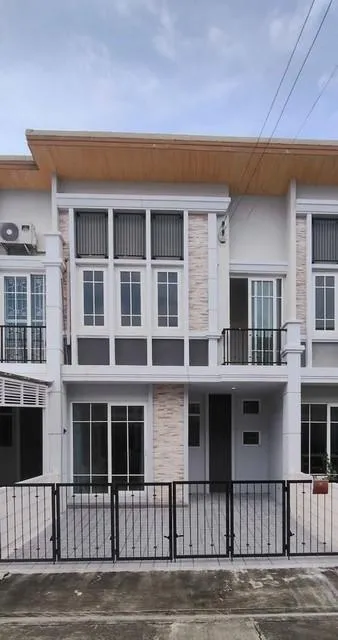 ขายทาวน์เฮ้าส์ 2 ชั้น 19.20 ตร.ว. โกลเด้น ทาวน์ 2 ลาดพร้าว-เกษตรนวมินทร์ ซอยนวมินทร์ 42