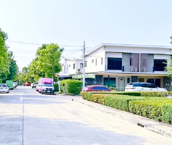 พร้อมเฟอร์ฯ วิวสวน อิมแพ็ค อารีน่า ลดครั้งที่3 โรบินสัน ศรีสมาน 2.7 กม. ทาวน์โฮม 2 ชั้น ห้องหัวมุม 28 ตร.วา. MRT แจ้งวัฒ