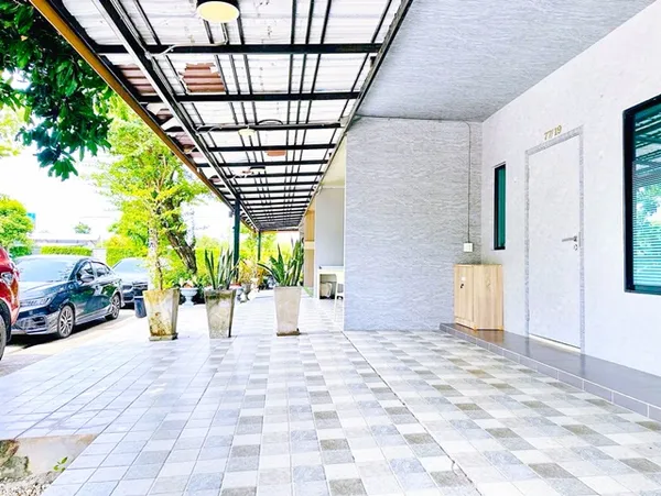 ลดครั้งที่3 โรบินสัน ศรีสมาน 2.7 กม. ทาวน์โฮม 2 ชั้น ห้องหัวมุม 28 ตร.วา. พร้อมเฟอร์ฯ วิวสวน อิมแพ็ค อารีน่า MRT แจ้งวัฒ