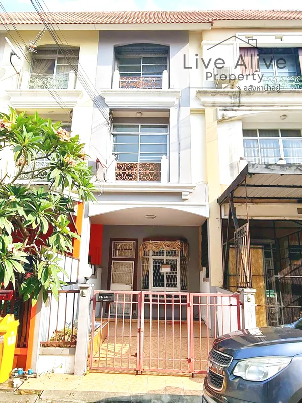 S 0016
ขายด่วน ทาวน์โฮมแถวอ่อนนุช80 พัฒนาการ
บ้านเปล่าเหมาะสำหรับทำรีโนเวทเพื่ออยู่อาศัยเอง
ทำเลดีมาก 