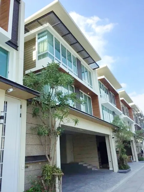 ม.หอการค้า 1.5กม. 3-4นอน ซ.อินทามระ 5-15 BTS สะพานควาย 600ม. บ้าน 3ชั้น ใจกลางเมือง 75 ตร.วา. 300 ตร.ม. ตกแต่งครบพร้อมเฟ