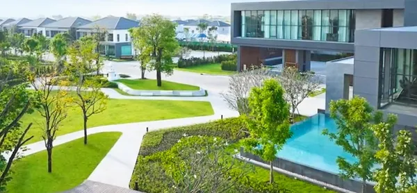 ถ.บางนา-ตราด MEGAบางนา 700ม. MRT ศรีลาซาล 4.4 กม.ให้เช่าบ้านใหม่สุดหรู 2 ชั้น 80ตร.วา. 330ตร.ม. หรูหรา พร้อมเฟอร์ฯ 6แอร์