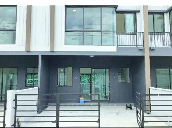 เซ็นทรัล เวสต์เกต 3กม. MRTคลองบางไผ่ 2.2 กม. ทาวน์โฮม 2 ชั้น พร้อมเฟอร์ฯ 2 นอน 3 น้ำ 18 ตร.วา. รัตนาธิเบศร์-บางใหญ่ เสาธ