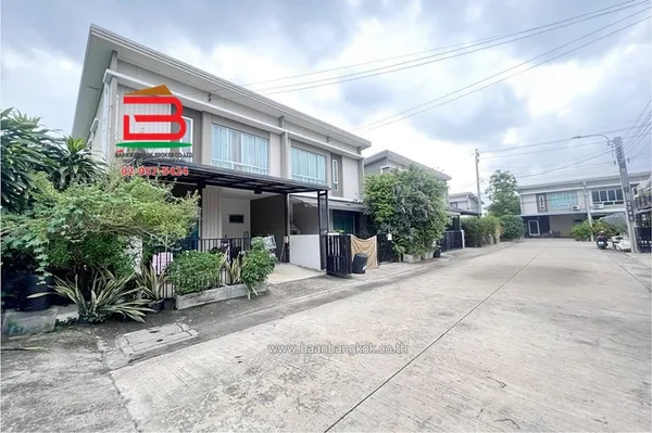 ทาวน์โฮม หมู่บ้าน พฤกษาวิลล์ 105/1 รามอินทรา-พระยาสุเรนทร์ เนื้อที่ 23.2 ตรว. (ถนนสุเหร่าคลองหนึ่ง13) ถนนพระยาสุเรนทร์ แขวงบางชัน เขตคลองสามวา