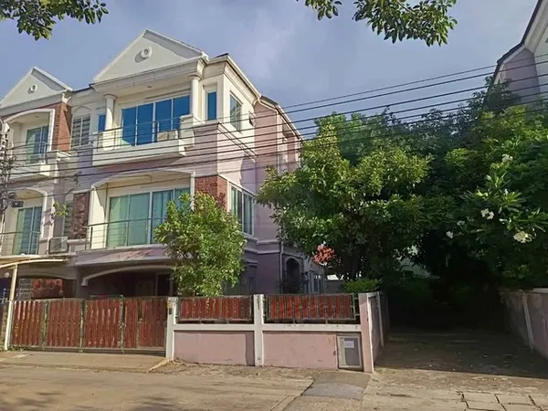 ขายทาวน์โฮม 3 ชั้น แปลงมุม หมู่บ้านซื่อตรง แกรนด์โฮม พหลโยธิน 34 (เสนานิคม 1) เงียบสงบ ทำเลดี เข้า-ออกสะดวกได้หลายทาง ใก