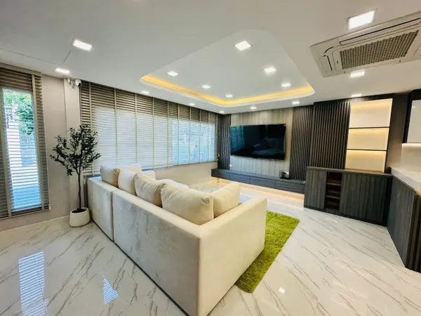 ให้เช่าบ้านตกแต่งใหม่ทั้งหลัง สวยหรู ย่านใจกลางรัชดาภิเษก 3นอน3น้ำ1เก็บของ เฟอร์ครบ พร้อมเข่าอยู่ ใกล้ MRT ห้วยขวาง 500 