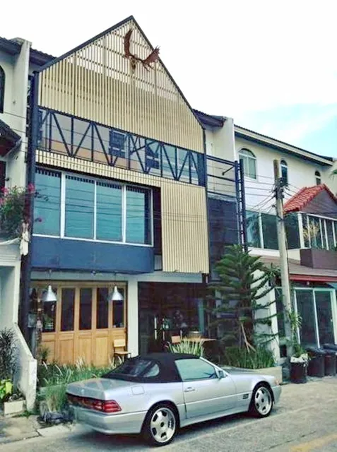 ร้านคราฟเบียร์ กรึ่มๆขึ้นรถไฟฟ้าอย่างปลอดภัย MRTแจ้งวัฒนะ14 140ม. ให้เช่าอาคาร 3ชั้น 2คูหา 280 ตร.ม. ม.ธุรกิจบัณฑิตย์ 2.