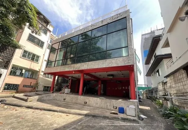 ให้เช่าสำนักงาน2.5ชั้น 900 ตร.ม. ย่านห้วยขวาง สุทธิสาร ดินแดง จอดรถ 30 คัน ใกล้MRTห้วยขวาง ม.หอการค้า เทวาลัยพระพิฑเนศ ต