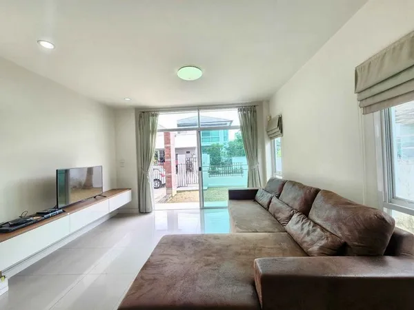 ให้เช่าบ้านเดี่ยวใกล้สถานีรถไฟฟ้าสายสีส้ม สถานีสี่แยกมิสทีน , สถานีตลาดธนาธร)ย่านสะพานสูง มิสทีน หมู่บ้านสัมมากร ซอยรามค