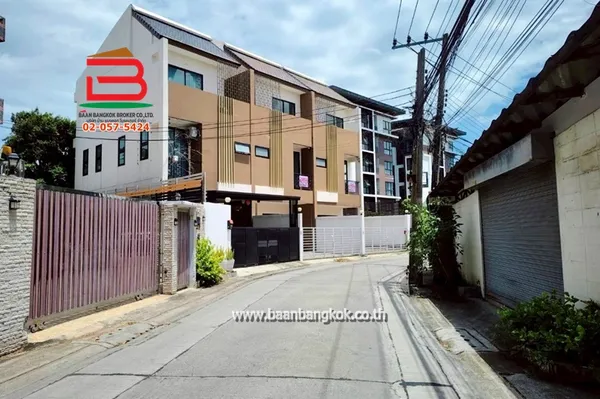 ทาวน์โฮม ซอยลาดพร้าว 96 เนื้อที่ 19.3 ตรว. ถนนลาดพร้าว เขตวังทองหลาง