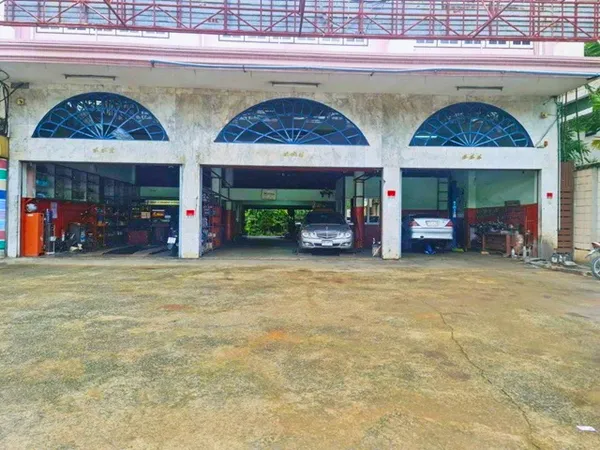 ขาย-เช่าอาคารพาณิชย์ 4.5 ชั้น+ดาดฟ้าทำเลดี ติดถนนใหญ่ MRT ศรีนครินทร์ 800ม. ซีคอนสแควร์ 500 ม.ร้านขายอะไหล่ หัวมุม145 ตร