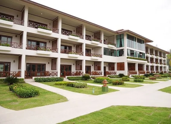 ขายโรงแรม ทำเลสวย ติดทะเล ชายหาดส่วนตัว 200 เมตร ต.เกาะคอเขา จ.พังงา