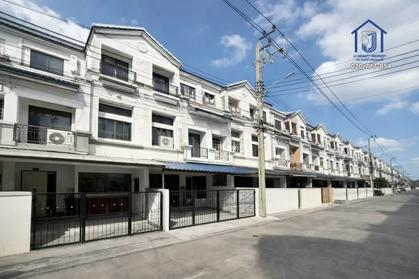 ขายทาวน์โฮม 3 ชั้น หมู่บ้านกลางเมือง รัชดา–เหม่งจ๋าย 1 ซอยสหการประมูล ใกล้ทางด่วน รถไฟฟ้าMRT
