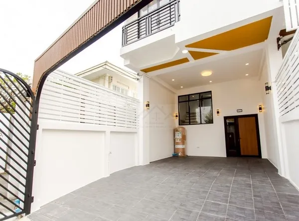 ขายทาวน์โฮม 3 ชั้นย่านเลียบด่วน 4 ห้องนอน ประดิษฐ์มนูธรรม 10 ซอยร่วมน้ำใจ 3 รีโนเวทใหม่ทั้งหลัง ติดทางด่วน 100 เมตร