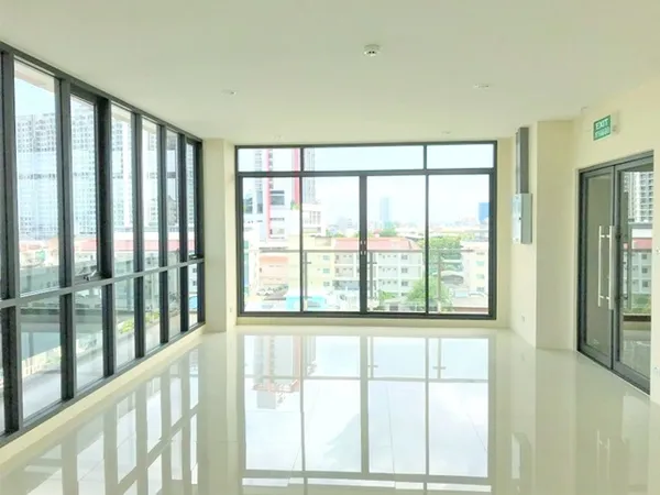 เจริญราษฎร์ สาทร ให้เช่าสำนักงาน 7 ชั้น แบ่งให้เช่าแยกเป็นชั้นๆ 115 ตร.ม. BTS สะพานตากสิน 1.6 กม.