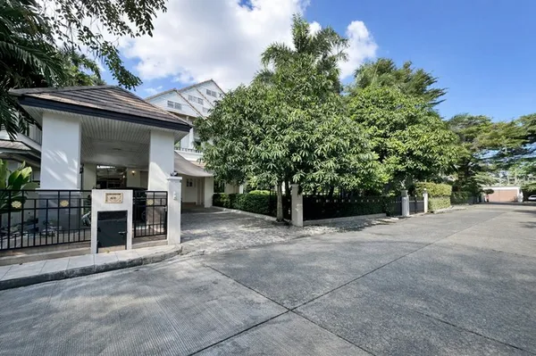 ขายบ้านเดี่ยว 2 ชั้น หมู่บ้านพัฒนาการ 120 ตารางวา แปลงใหญ่ ทำเลศักยภาพ ใกล้ศรีนครินทร์–ทางด่วน