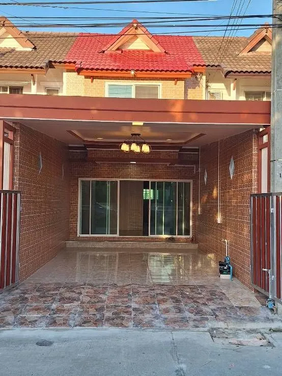 ขายบ้านทาวน์เฮ้าส์ รีโนเวทใหม่ หมู่บ้านบุราพันธ์ หนองจอก