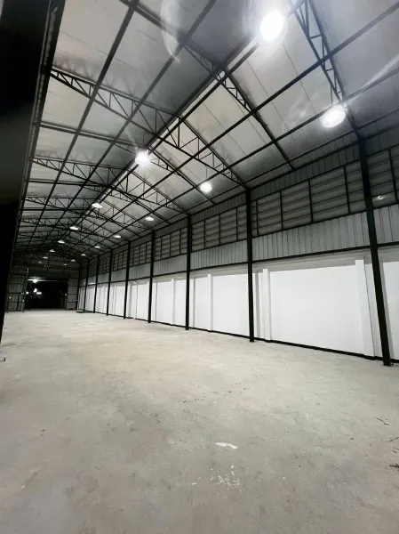 ให้เช่าโกดังโรงงานพร้อมออฟฟิศย่านกรุงเทพกรีฑา ขนาด 400 ตรม. พิกัดเขตสะพานสูง กรุงเทพฯ ใกล้มอเตอร์เวย์ ออกร่มเกล้า