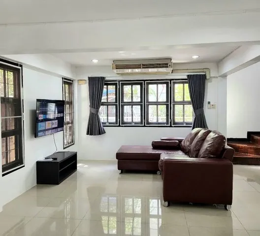 ให้เช่าบ้านเดี่ยว หมู่บ้านสัมมากร รามคำแหง112 หลังมุม ใกล้โรงเรียนนานาชาติรามคําแหงแอดเวน , แอสคอต กรุงเทพ , British Man