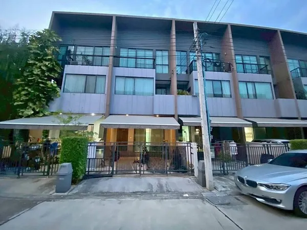 ให้เช่าทาวโฮมโครงการเชื่อมต่อวัชรพล ถนนพหลโยธิน ถนนสายไหม ติดถนนใหญ่ สุขาภิบาล 5 โครงการ บ้านกลางเมืองวัชรพล 3ชั้น