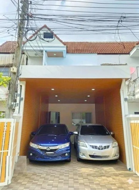 MRT วัชรพล ให้เช่าทาวเฮ้าส์ 2 ชั้น โรงเบียร์เยอรมันตะวันแดง รามอินทรา 190ม. Central EastVille4.45กม. รร.นานาชาติกีรพัฒน์