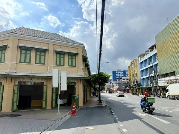 ให้เช่าอาคารพาณิชย์ 2 ชั้น 3คูหา ย่านเยาวราช แหล่งธุรกิจ ไชน่าทาวน์ เยาวราช 700 ม.(เฉพาะด้านล่าง) คนพลุกพล่าน รพ.กลาง 80