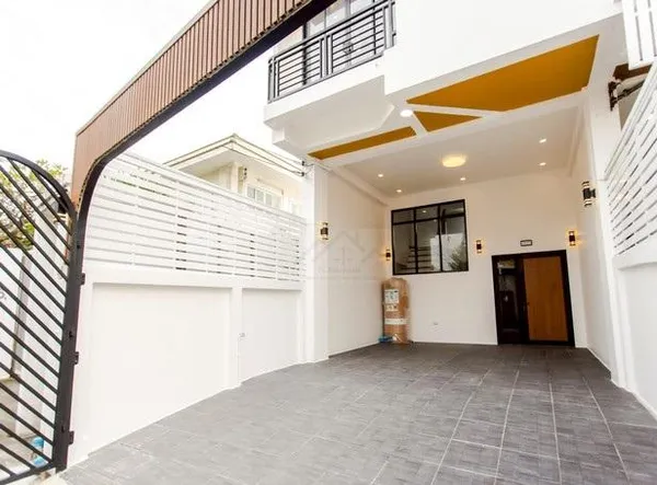 ขายทาวน์โฮม 3 ชั้น 28 ตร.ว. ถนนประดิษฐ์มนูธรรม 10 ซอยร่วมน้ำใจ รีโนเวทใหม่ทั้งหลัง