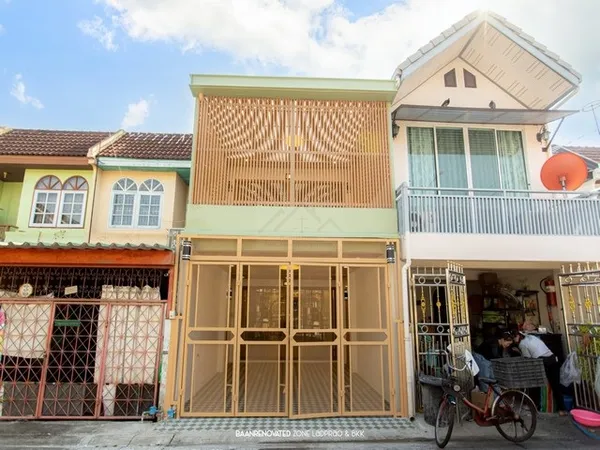 ขายทาวน์เฮ้าส์ 2 ชั้น 15.5 ตร.วา ลาดพร้าว 63 รีโนเวทใหม่ทั้งหลัง ใกล้รถไฟฟ้า โชคชัย 4 และ ลาดพร้าว 71