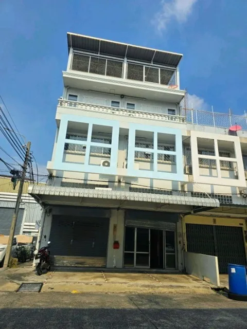 นานาชาติคิงส์คอลเลจ 2.6 กม.BTS สะพานตากสิน 2.6 กม.ขาย-ให้เช่าอาคารพาณิชย์ 3.5 ชั้น2 คูหา+โกดัง 2 ชั้นหลังมุม 674 ตร.ม