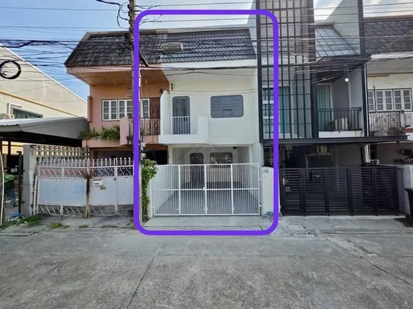 ให้เช่าทาวน์เฮาส์ 2 ชั้น 24 ตร.ว. ถนนโชคชัย 4 ซอย 55 รีโนเวทใหม่ ใกล้เซ็นทรัลอีสต์วิลล์