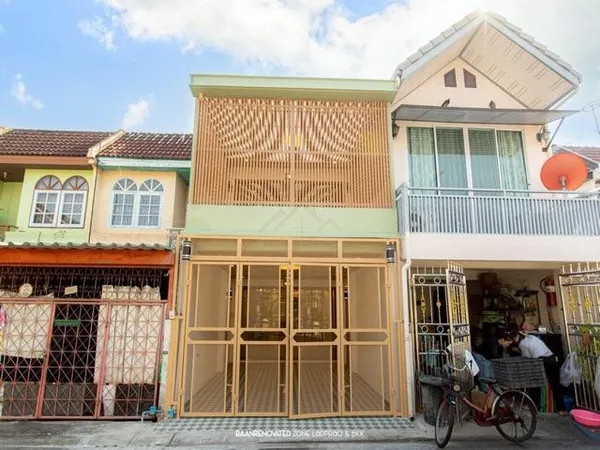 ขายทาวน์เฮ้าส์ 2 ชั้น 15.5 ตร.ว. ซอยลาดพร้าว 63 รีโนเวทใหม่ ใกล้รถไฟฟ้าโชคชัย 4 และลาดพร้าว 71
