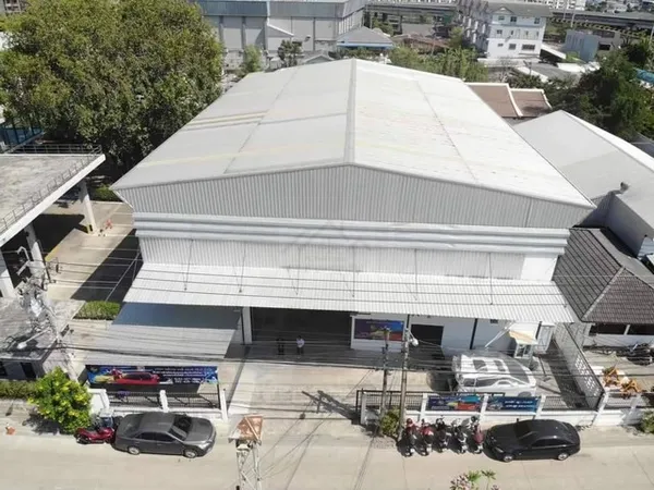 ให้เช่าโกดังสำนักงาน 290 ตรว. 1300 ตร.ม. ถนนรามอินทรา ใกล้ทางด่วนรามอินทรา เข้าได้ทั้งเส้นเลียบด่วนรามอินทรา, พหลโยธิน แ