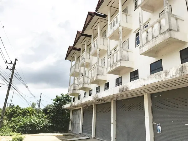 ขายทาวน์เฮ้าส์เชียงราย 3 ชั้นครึ่ง 2 คูหา ตีทะลุถึงกันทุกชั้น 62 ตร.วา ติดถนนศรีเวียง อำเภอเวียงชัย เชียงราย