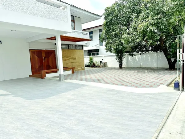 วชิรธรรมสาธิต53-59 4นอน MRT สวนหลวง ร.9 1.4 กม. สุขุมวิท101/1 ประวิทย์และเพื่อน บ้านสุดหรู 80 ตร.วา. จัดเต็มเฟอร์ฯ