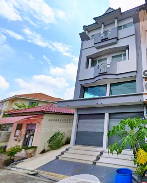 ลาดกระบัง ให้เช่าอาคารใหญ่ เชื่อมต่อกัน 2 คูหา 3 ชั้น 4 น้ำ 41ตร.วา.บิ๊กซี เคหะร่มเกล้า 500 ม. 490ตร.ม. รร.ร่วมฤดีวิเทศศ