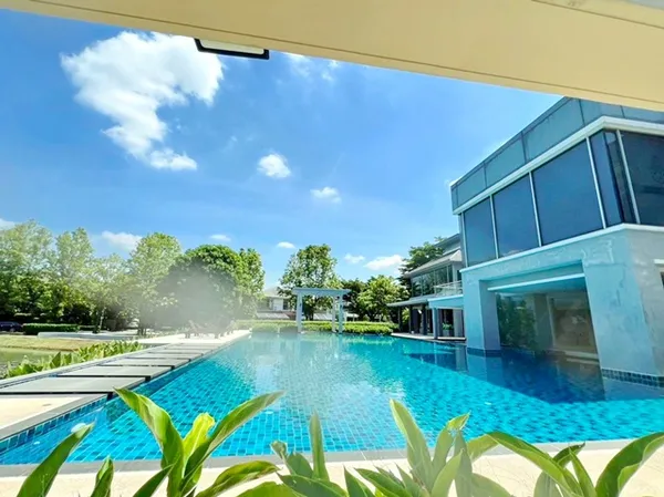 สวนหลวง ร.9 ประเวศ มัณฑนา อ่อนนุช เจโม พลาซ่า 1.9กม.ให้เช่าบ้านเดี่ยว 2 ชั้น 56 ตร.ว. 230 ตร.ม. ม.รามคำแหง 2 2กม. มีสนาม