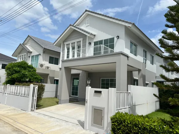 ขาย หรือ ให้เช่า โครงการ วรารมย์ ราชพฤกษ์ ตัดใหม่ บ้านเดี่ยวใหม่ สไตล์อังกฤษ 50.3 ตารางวา 4 ห้องนอน 3 ห้องน้ำ 1 ห้องครัว หน้าบ้านทิศเหนือ (อยู่โซนบ้านตัวอย่าง) ใกล้โรบินสัน ราชพฤกษ์