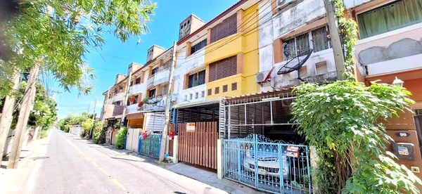 ทาวน์เฮ้าส์ 3 ชั้น ซ.ติวานนท์ 24 (เทพพนม) ต.บางกระสอ อ.เมือง จ.นนทบุรี